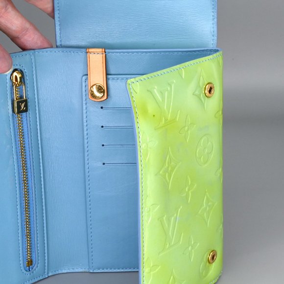 LOUIS VUITTON Monogram Vernis Walker Wallet - Picture 6 of 9